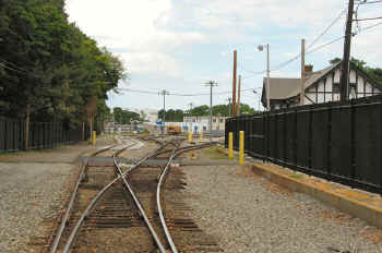 LIRR-OysterBayYard-080110AlCastelli.jpg (125063 bytes)